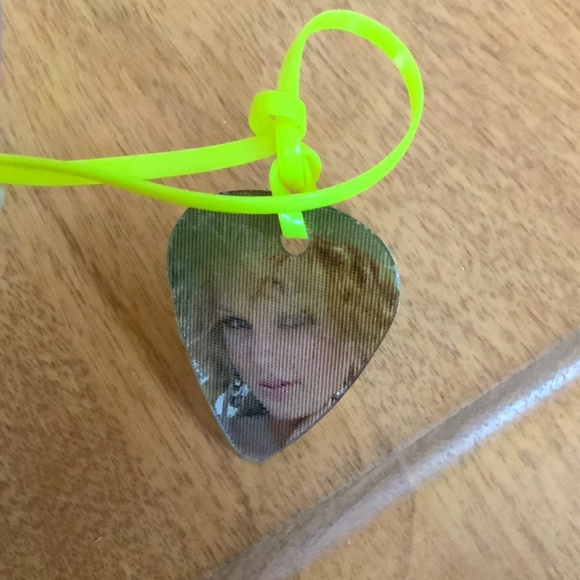 RARE TAYLOR SWIFT Official Tour Necklace - Picture 1 of 3